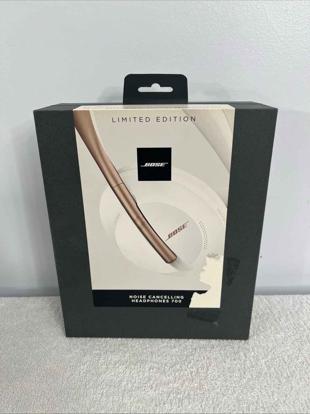 Bose Noise Cancelling Wireless Bluetooth Headphones 700 White Soapstone